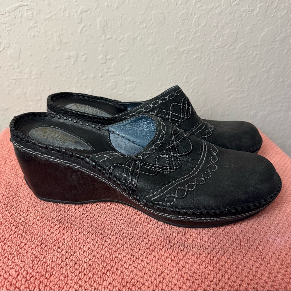 Clarks Artisan Collection Embroidered Leather Upp… - image 3